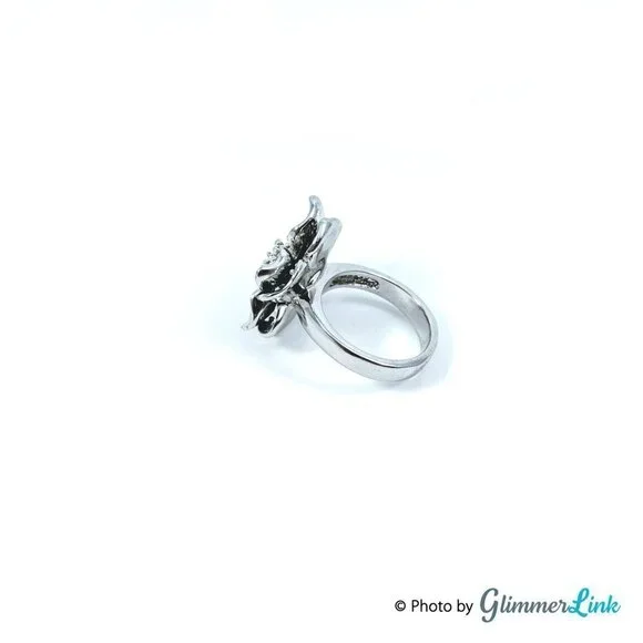 Dogwood Flower Silver Tone Ring Size 8 - Picture 2 of 7